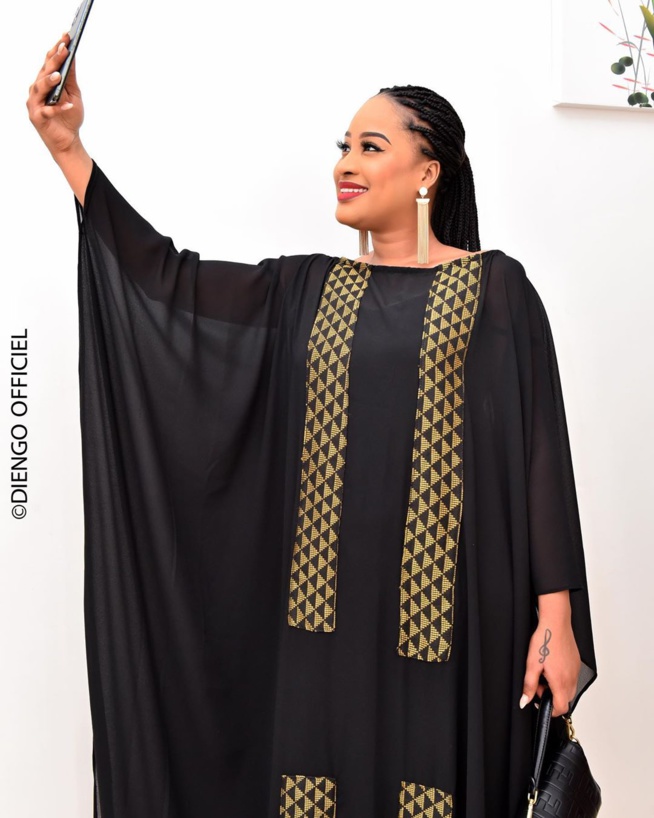 Racky MHDM sublime en robe noire Racky MHDM sublime en robe noire