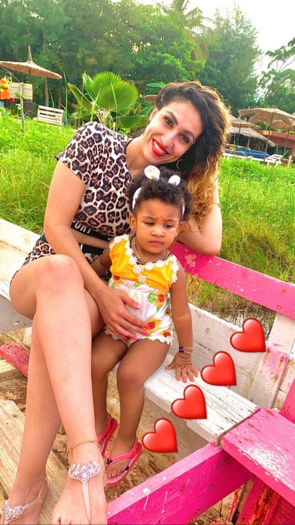 Le défenseur international Sénégalais, Pape Abou Cissé tout heureux avec son épouse Jihanne Le défenseur international Sénégalais, Pape Abou Cissé tout heureux avec son épouse Jihanne