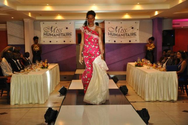 Dyana Seck en défilé à Terou Bi hotel Dyana Seck en défilé à Terou Bi hotel