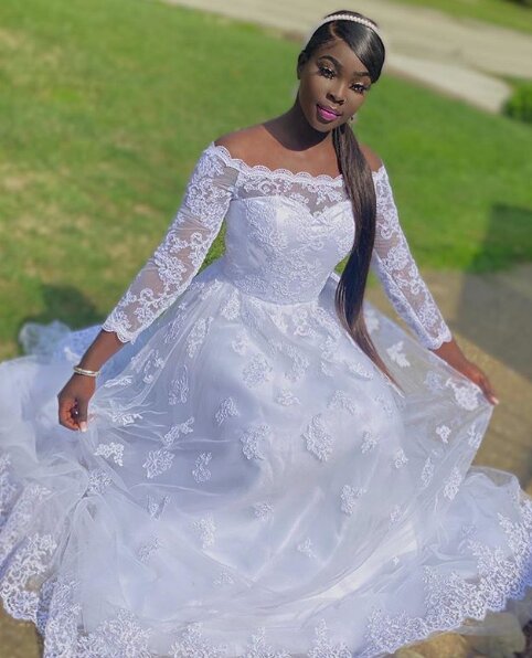 Admirez les 02 Différentes Sagnsés hors pair de la Barbie Noire d’Instagram le jour de son mariage qui font sensation Admirez les 02 Différentes Sagnsés hors pair de la Barbie Noire d’Instagram le jour de son mariage qui font sensation