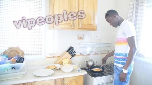 Le célébre paparazzi Tange Tandian cuisine, mais quoi? Le célébre paparazzi Tange Tandian cuisine, mais quoi?