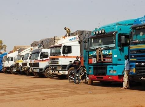 Dégâts collatéraux du blocus de la CEDEAO : des camions maliens et sénégalais bloqués à la frontière