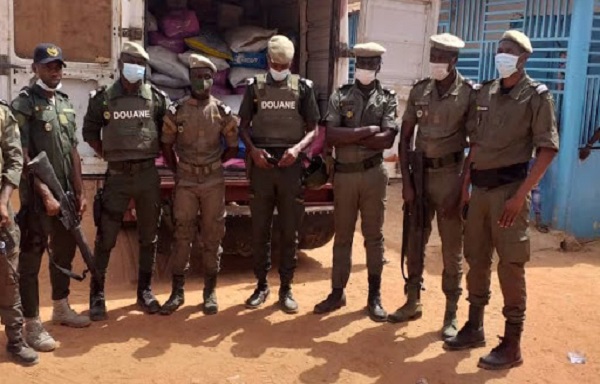 Saisie de 264 sacs de sucre par la Douane de Nganda : la valeur estimée à plus de 16 millions F CFA Saisie de 264 sacs de sucre par la Douane de Nganda : la valeur estimée à plus de 16 millions F CFA