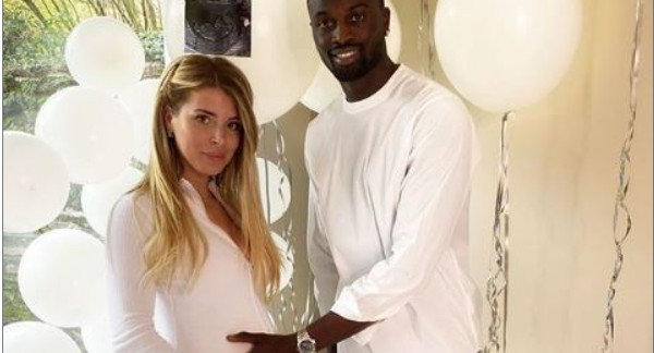 La copine de Mbaye Niang accouche son deuxième enfant. Découvrez le nom du bébé La copine de Mbaye Niang accouche son deuxième enfant. Découvrez le nom du bébé
