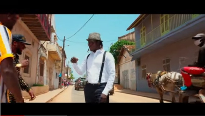 VIDEO OFFICIELLE:ABOU THIOUBALLO SIGNE UN RETOUR AVEC PUISSANCE * Deggel cosaan *