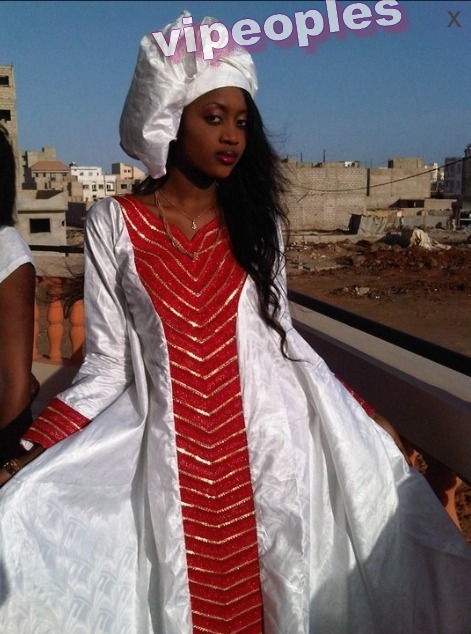 Cathy chimère Diaw très splendide dans son grand boubou Cathy chimère Diaw très splendide dans son grand boubou