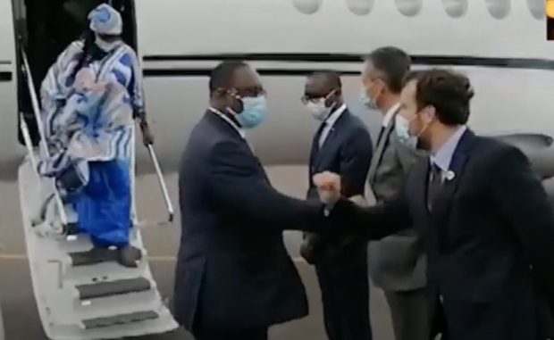 Vidéo-Macky Sall est arrivé à Paris, Regardez l’acceuil