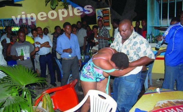 Au Burkina Faso, les mariés reglent leur compte en public! Au Burkina Faso, les mariés reglent leur compte en public!