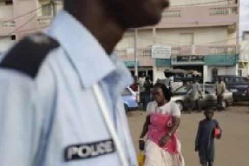 Ce qu’on sait du policier qui s’est tiré une balle dans la tête Ce qu’on sait du policier qui s’est tiré une balle dans la tête