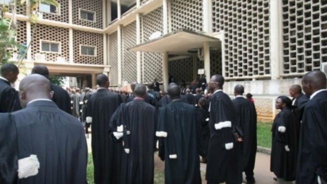 Ouf de soulagement pour les usagers de la justice : Enfin un accord trouvé pour mettre fin à la grève du Sytjust. Ouf de soulagement pour les usagers de la justice : Enfin un accord trouvé pour mettre fin à la grève du Sytjust.