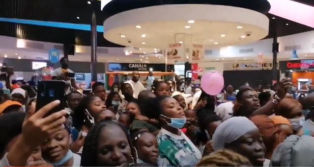 Vidéo-Accueil phénoménal pour les acteurs de « maîtresse d’un homme marié » à Abidjan