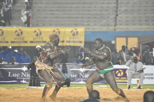 Annulation du combat de Balla Gaye 2 - Gris Bordeaux rend les chèques barrés de 10 millions et... Annulation du combat de Balla Gaye 2 - Gris Bordeaux rend les chèques barrés de 10 millions et...
