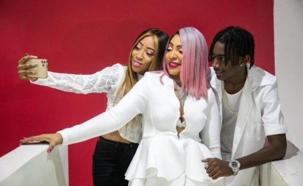 Découvrez le nouveau single de Viviane avec son fils Philip Découvrez le nouveau single de Viviane avec son fils Philip