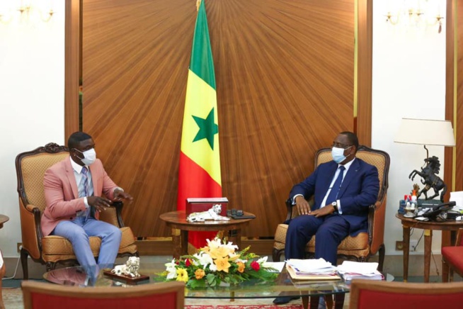 Le Président Macky Sall a reçu dans la soirée le chanteur producteur Akon. Le Président Macky Sall a reçu dans la soirée le chanteur producteur Akon.