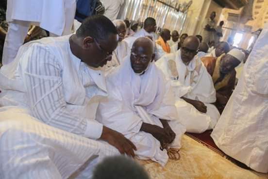 Touba – Promesses non tenues, des lunettes « noires fumées » pour Macky Sall pour regarder le khalife Touba – Promesses non tenues, des lunettes « noires fumées » pour Macky Sall pour regarder le khalife