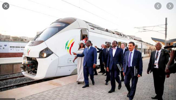 2e Phase de la ligne du Train Express : Le Président Sall la confirmation de la participation de la France au financement 2e Phase de la ligne du Train Express : Le Président Sall la confirmation de la participation de la France au financement