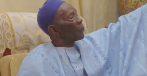 Elimane N’Dour père de Youssou Ndour: « Keurgui Sama Niak La, Dou Youssou Ndour ».Regardez Elimane N’Dour père de Youssou Ndour: « Keurgui Sama Niak La, Dou Youssou Ndour ».Regardez