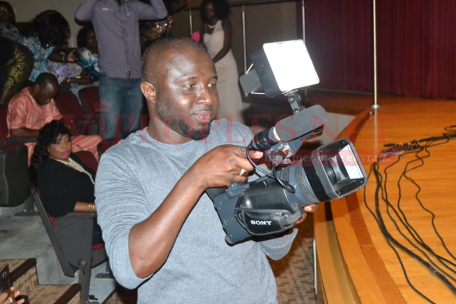 Voici le cameraman de la TFM qui vit actuellement aux USA Voici le cameraman de la TFM qui vit actuellement aux USA