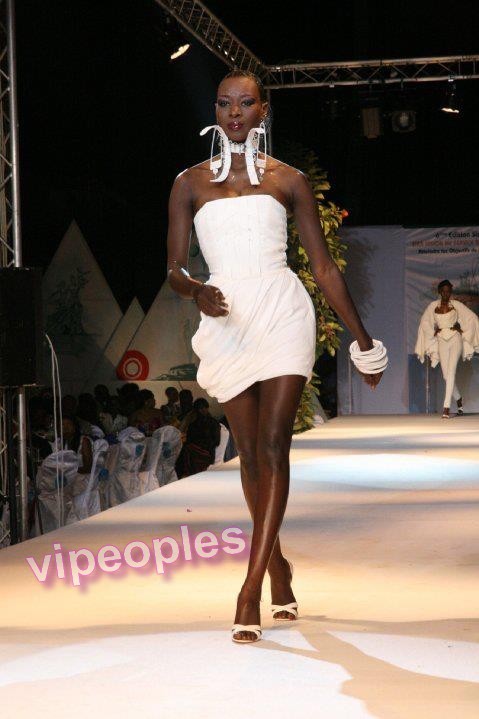Fleurs Mbaye va tuer des hommes! Fleurs Mbaye va tuer des hommes!