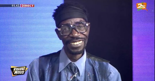 El Hadj Ndiaye offre 2 billets pour La Mecque et une émission à la 2stv à Jules Faye El Hadj Ndiaye offre 2 billets pour La Mecque et une émission à la 2stv à Jules Faye