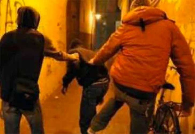 Italie : Deux Italiens cognent et bastonnent un Sénégalais admis à l’hôpital Italie : Deux Italiens cognent et bastonnent un Sénégalais admis à l’hôpital