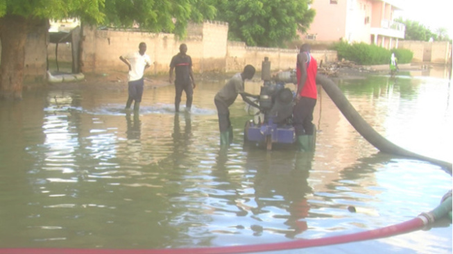 Inondations 2020: La mafia des moto-pompes lorgnerait les 7 milliards de Macky Sall Inondations 2020: La mafia des moto-pompes lorgnerait les 7 milliards de Macky Sall