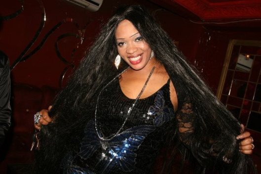 Oumou Sow: "Je prépare une collection de robes super classes" Oumou Sow: "Je prépare une collection de robes super classes"