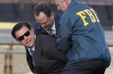 Leonardo DiCaprio arrêté par le FBI devant la caméra de Martin Scorsese Leonardo DiCaprio arrêté par le FBI devant la caméra de Martin Scorsese