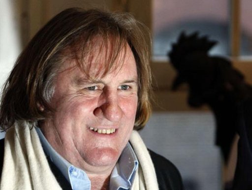 Ivre, Gérard Depardieu chute de son scooter à Paris