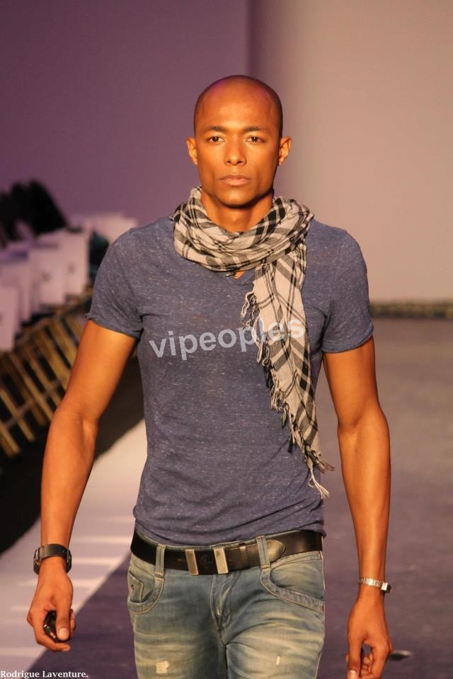 Voici le play boy sénégalais Ahmadou henaine Voici le play boy sénégalais Ahmadou henaine