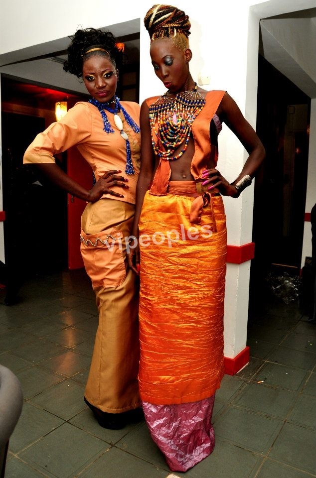 La belle Mifa Diop et son look d'enfer et une copine La belle Mifa Diop et son look d'enfer et une copine