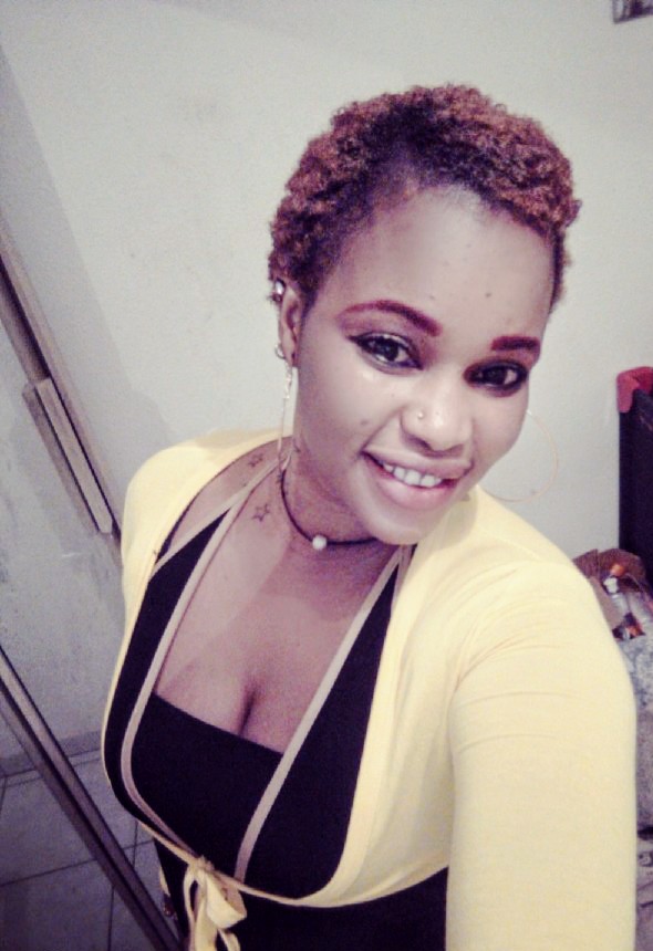 Anniversaire Maimouna Diallo la femme de Black Star SOUFFLE UNE BOUGIE DE PLUS.