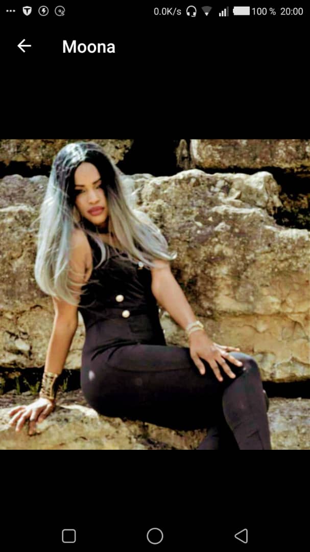 Anniversaire Maimouna Diallo la femme de Black Star SOUFFLE UNE BOUGIE DE PLUS.