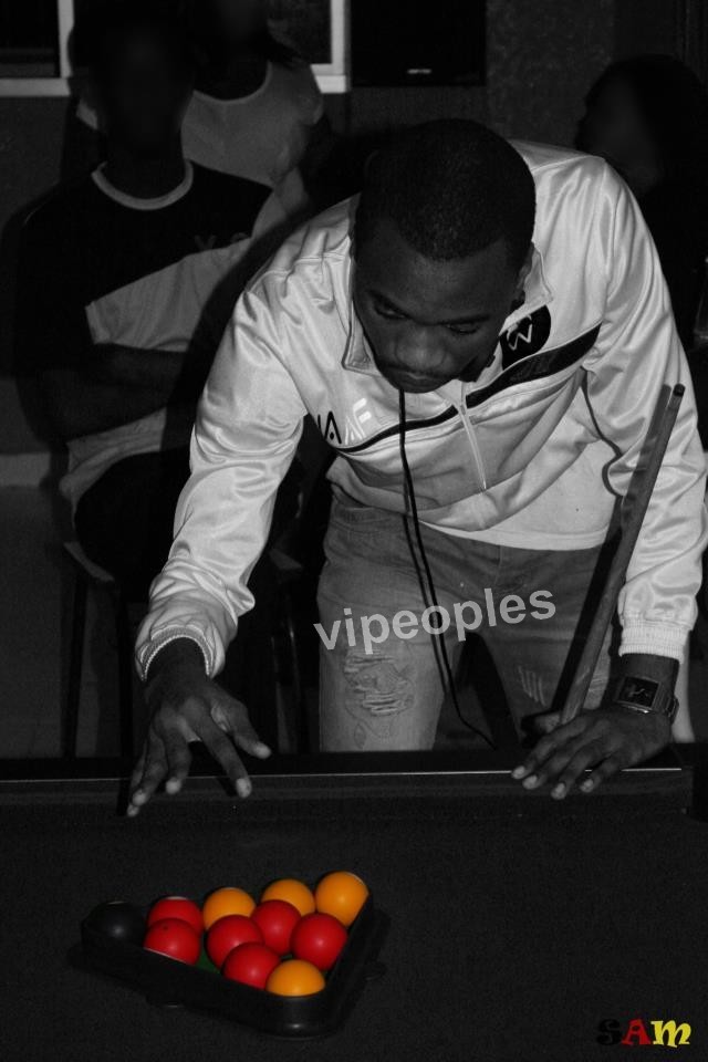 L'admin de page Sénégal joue au billard L'admin de page Sénégal joue au billard