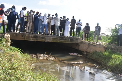 Le ministre Aly Ngouille Ndiaye en tournée dans les zones inondées : les images d’une visite de travail Le ministre Aly Ngouille Ndiaye en tournée dans les zones inondées : les images d’une visite de travail