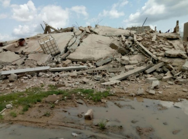 Kaolack : Un immeuble de 3 étages s'affaisse à Darou Ridwane. Kaolack : Un immeuble de 3 étages s'affaisse à Darou Ridwane.