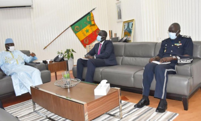 Projet Safe City : le MINT visite le poste de commandement de Dakar Projet Safe City : le MINT visite le poste de commandement de Dakar