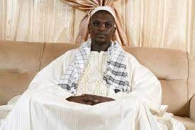 Léona Niassène : Serigne Babacar Mbacké Moukabaro chez le Khalife général pour raffermir les relations entre les deux familles.