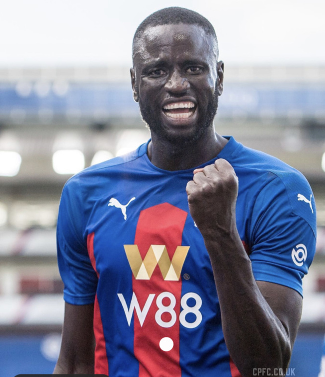 Premier League : Cheikhou Kouyaté, reconverti défenseur central, désigné homme du match avec Crystal Palace.