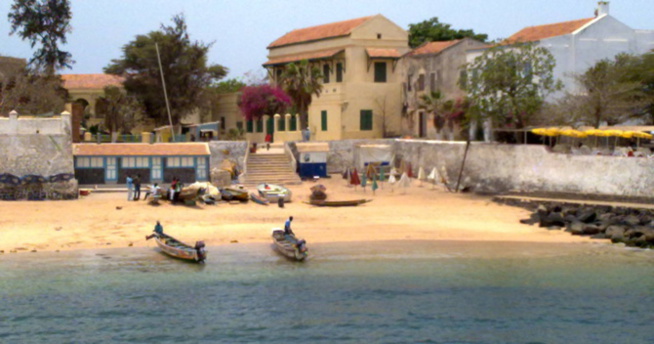 Manque d'eau à l'Île de Gorée: Les marins français au chevet des populations Manque d'eau à l'Île de Gorée: Les marins français au chevet des populations