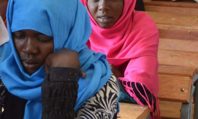 Bac 2020 - Après avoir accouché au 2ème jour de l'examen, elle termine 1ère de son centre Bac 2020 - Après avoir accouché au 2ème jour de l'examen, elle termine 1ère de son centre