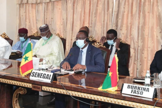 Accra: Arrivée de Macky Sall pour la réunion spéciale de la Cedeao