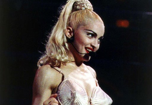 Madonna : Le corset de la chanteuse vendu à 40000€