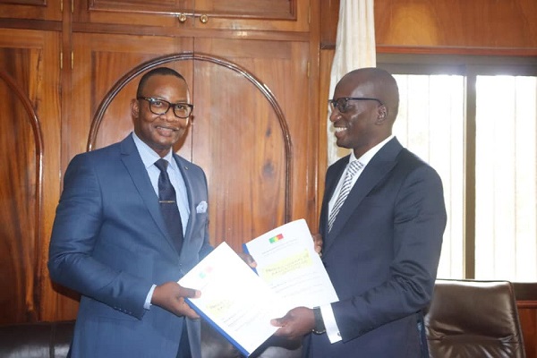Direction générale de Dakar Dem Dikk : une passation de service sous une atmosphère détendue Direction générale de Dakar Dem Dikk : une passation de service sous une atmosphère détendue