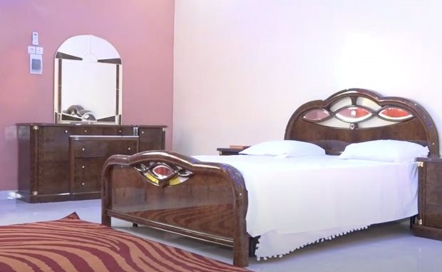 Bâtiment pour hôtes: Le Khalife visite le bâtiment construit