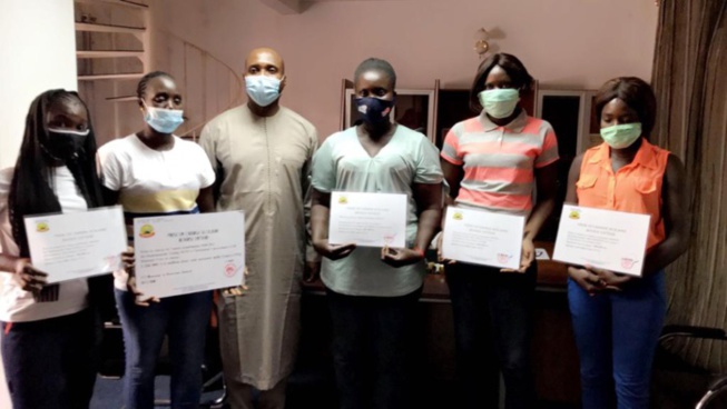 Baccalauréat 2020 : Une jeune femme de ménage admise, obtient la bourse de la part de la commune de Mermoz/Sacré-Cœur. Baccalauréat 2020 : Une jeune femme de ménage admise, obtient la bourse de la part de la commune de Mermoz/Sacré-Cœur.