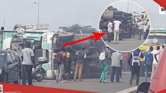 Patte d’oie: Un conteneur écrase un minibus près de l’autoroute à péage Patte d’oie: Un conteneur écrase un minibus près de l’autoroute à péage