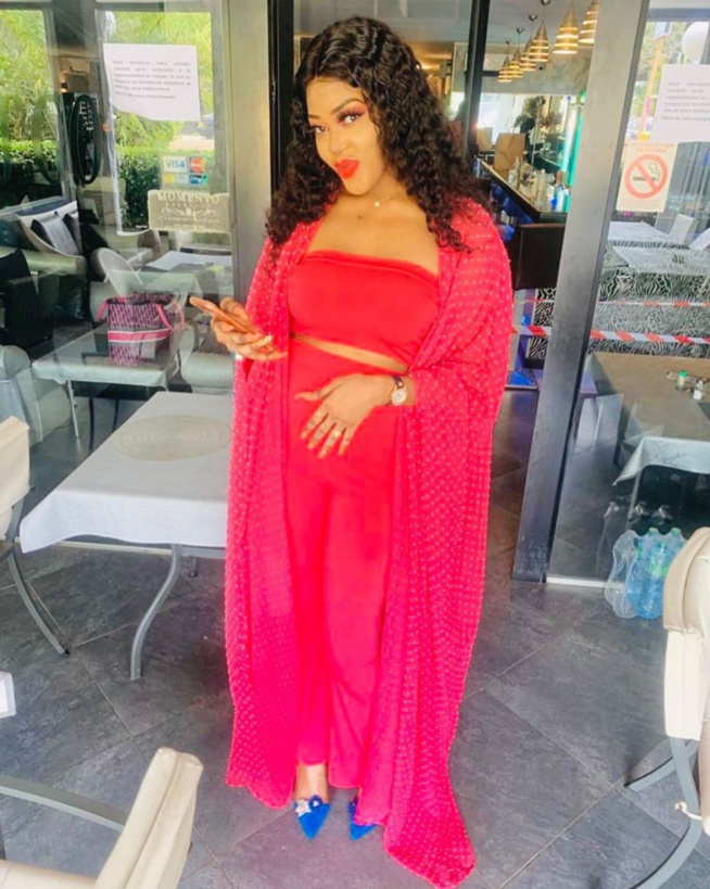 A la découverte de Ya Awa, actrice dans la série "Infidèles" A la découverte de Ya Awa, actrice dans la série "Infidèles"