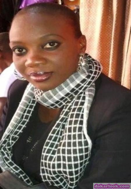 Le député Sira Ndiaye passe son temps sur Facebook à L'Assemblée nationale Le député Sira Ndiaye passe son temps sur Facebook à L'Assemblée nationale