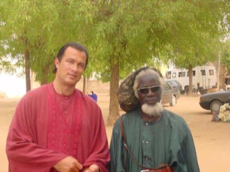 Mbacké Dioum, l'homme qui avait amené Steven Seagal à Touba Mbacké Dioum, l'homme qui avait amené Steven Seagal à Touba